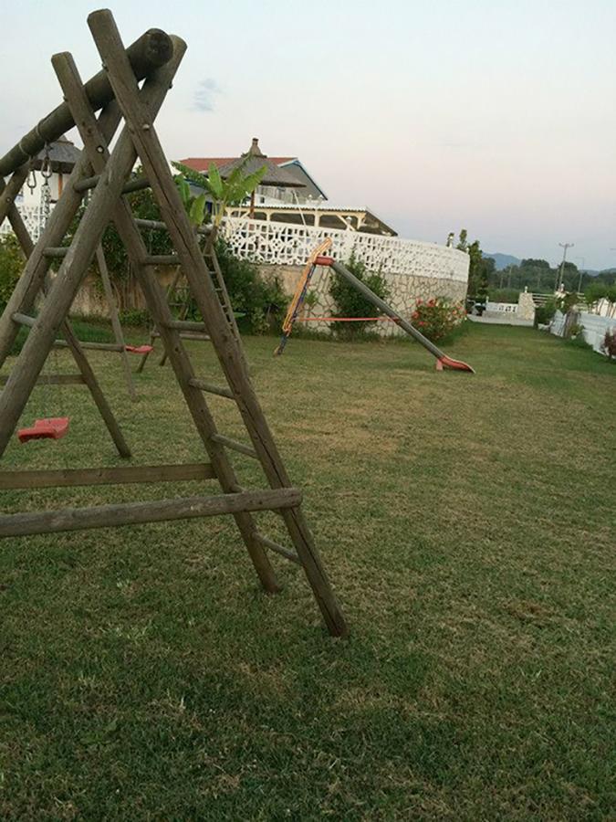 アマウディア Gogas Palaceアパートホテル エクステリア 写真